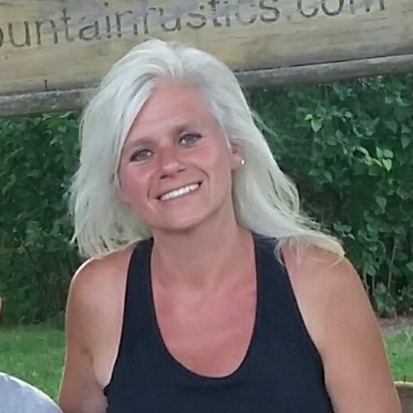 Meet your Posher, Laura - Picture 3 of 7